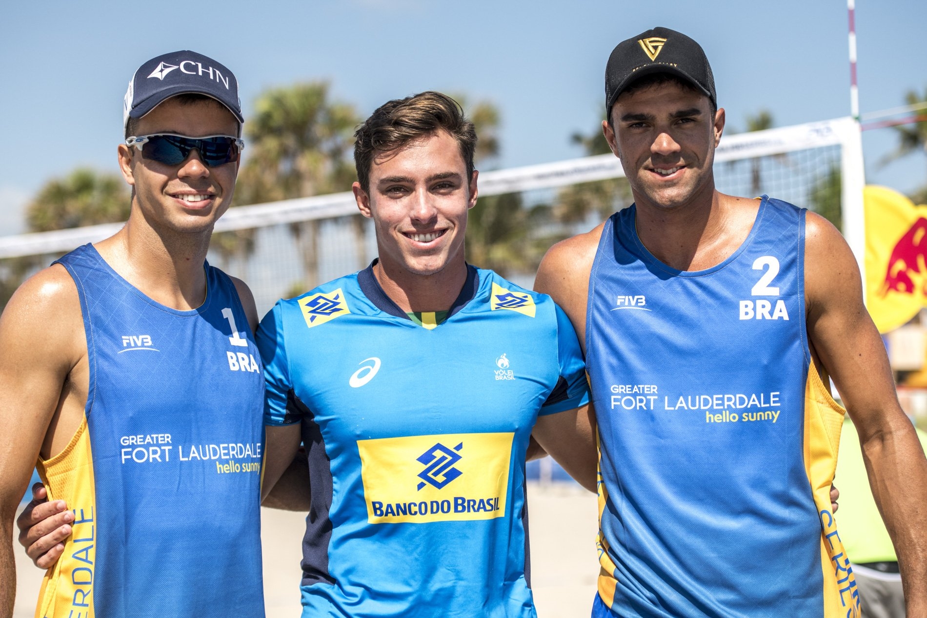 Iago with Guto (left) and Vitor (right) during the 2018 Fort Lauderdale Major