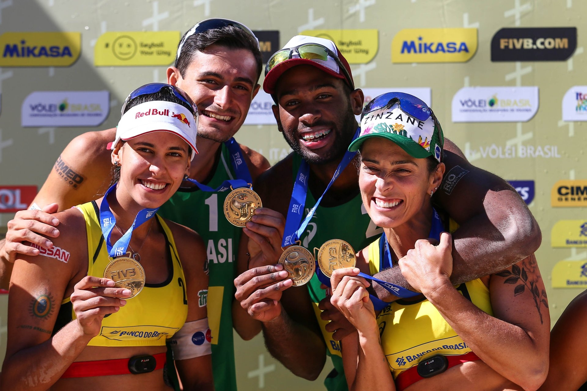 Agatha, Duda, Andre and Evandro pode together in the podium in Itapema (Photocredit: FIVB)